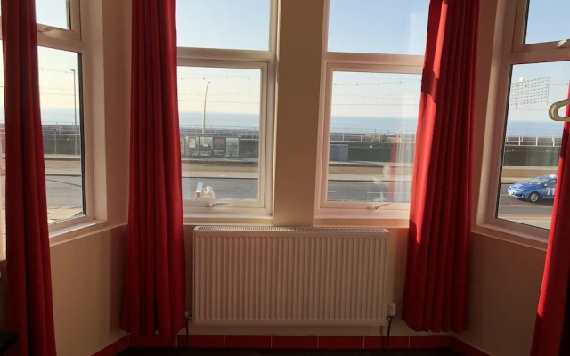Red Roomz Hotel