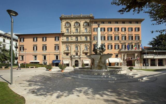 Grand Hotel Plaza & Locanda Maggiore вид на фасад