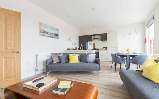 South Quay Penthouse - 2 bed
