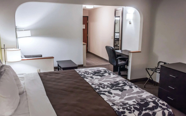 Garner Hotel Topeka West by IHG