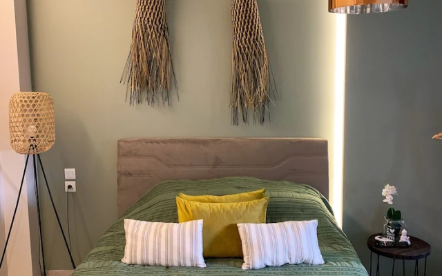 Luxury-1bed Apartment With Porch in Greece
