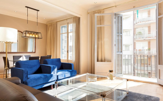 SAGRADA FAMILIA   Sagrada Familia Luxury Flat for 6