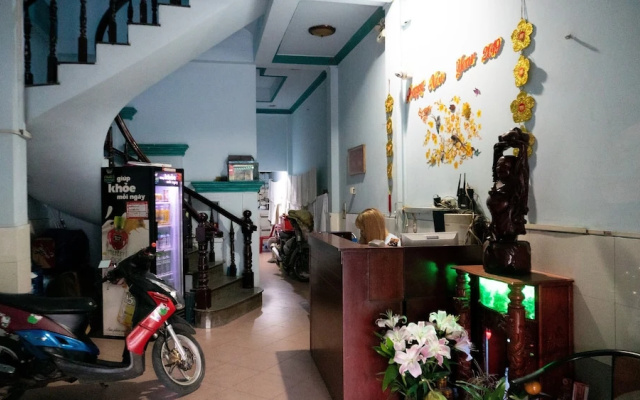 Viet Hung Hotel by Zuzu