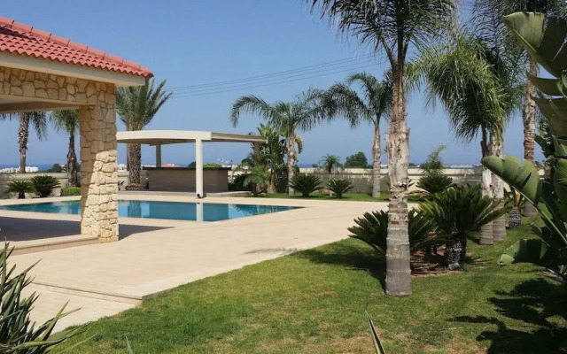Noufaro Luxury Villa