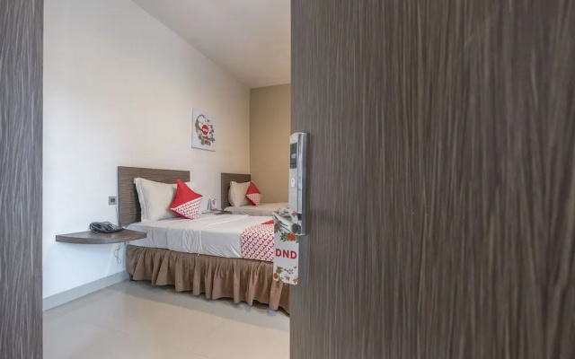 OYO 1679 Hotel Century Makassar