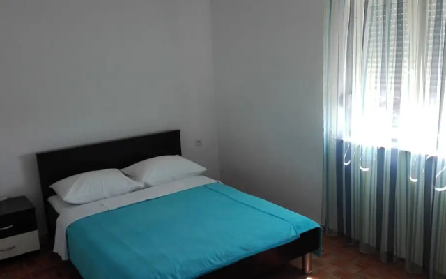 Apartment Leomir