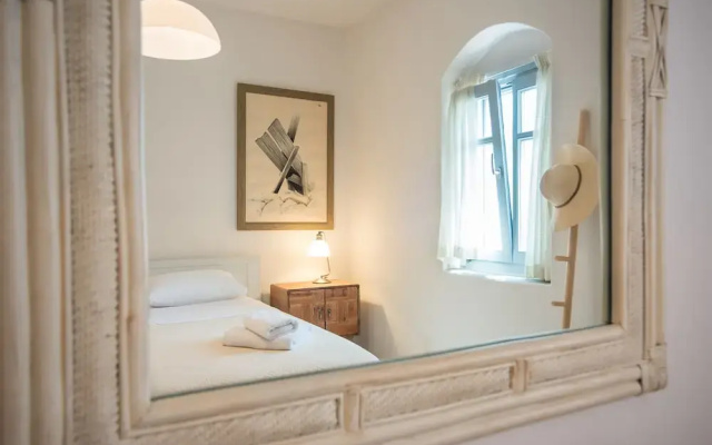 Errieta House · Eclectic island villa - gorgeous sea views, garden