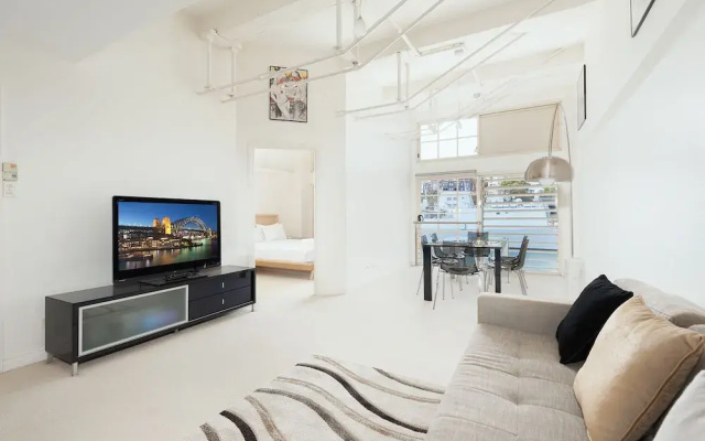 Waterfront Apt. on Sydney Harbour H390
