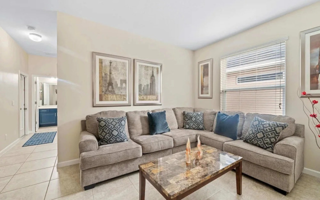 4096 Oaktree Drive