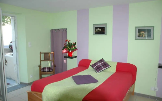 Aux Roses Tremieres