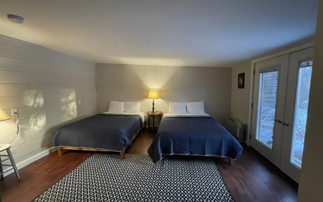 Brookside Hideaway, Brook Road Inn