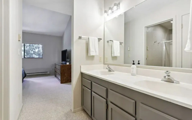 Cozy Winter Park Condo: Bike, Ski, & Hike!