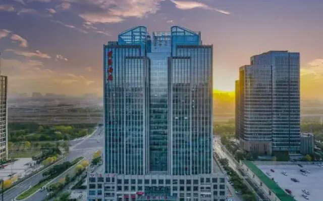 Yuhua E-sports Hotel (Zhengzhou East High-speed Railway Station)