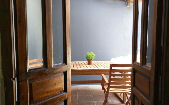 Nwt Paradise Urban Hostel