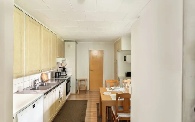 Spacious 3BR House - River View & Sauna