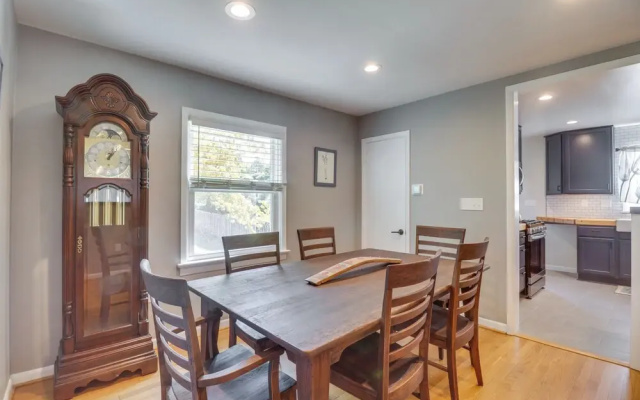 Charming Retreat in Charlottesville w/ Deck!