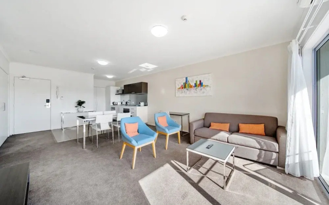 Bright 1-bed Apartment With Balcony