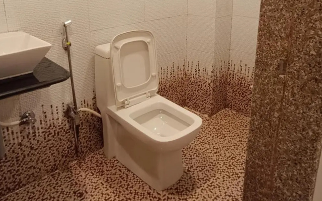 OYO 60873 Hotel Krishna Royal Residency