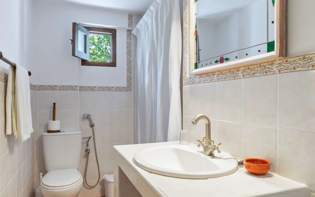 Delightful Mansion in Huétor-Tájar near Sea