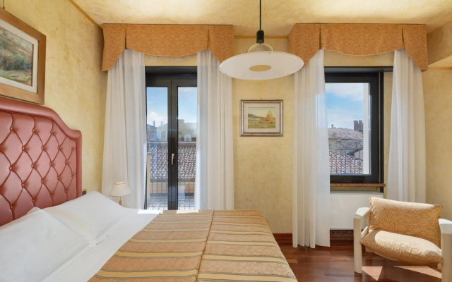 Colomba D'Oro Hotel