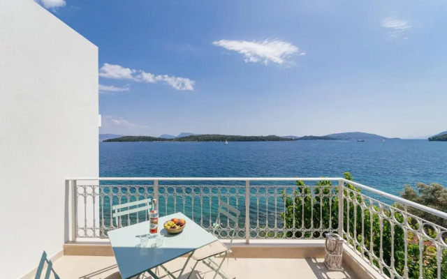 Lefkada Blue Luxury Apartments, Perigiali A6 top floor