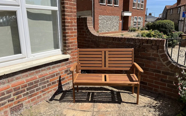 Seafront Sheringham 1 bed Apt Sleeps 4 - 1xdog