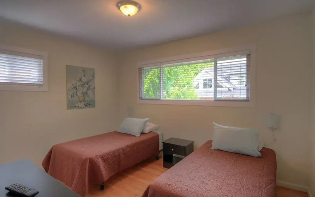 Beach Access Kelowna Rental Home Upper Unit by KVR
