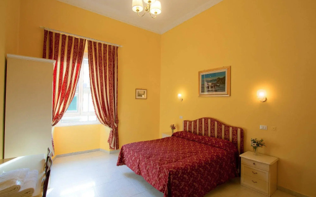 Hotel Bed In Roma