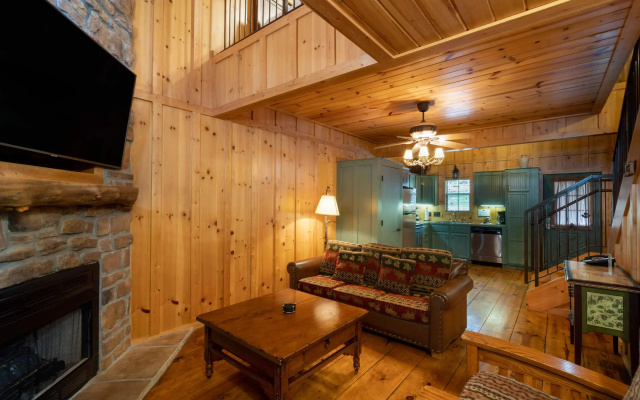 Lodges At Maple Creek Cond
