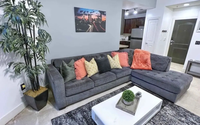 2 Two King Bed Buckhead Condo