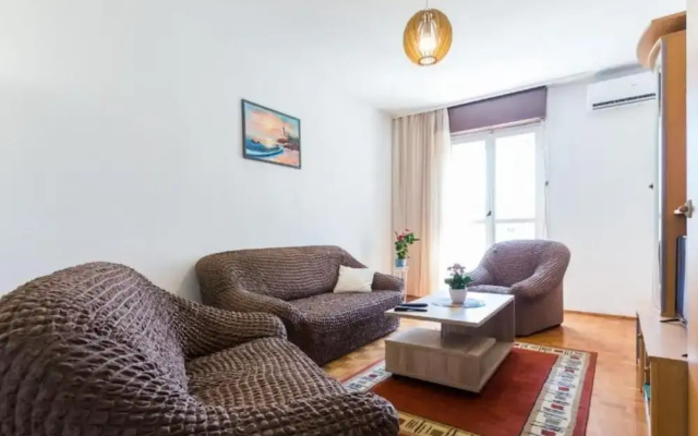 Stylish Two Bedroom Apartment Retreat With Balcony in Zadar