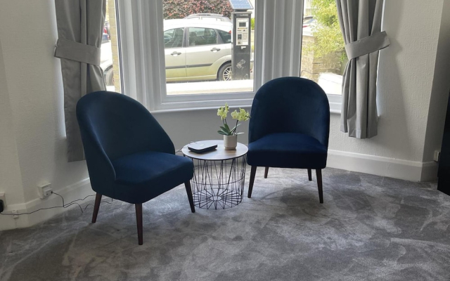 2-bed, Sleeps 4, Free Parking, Pets Allowed