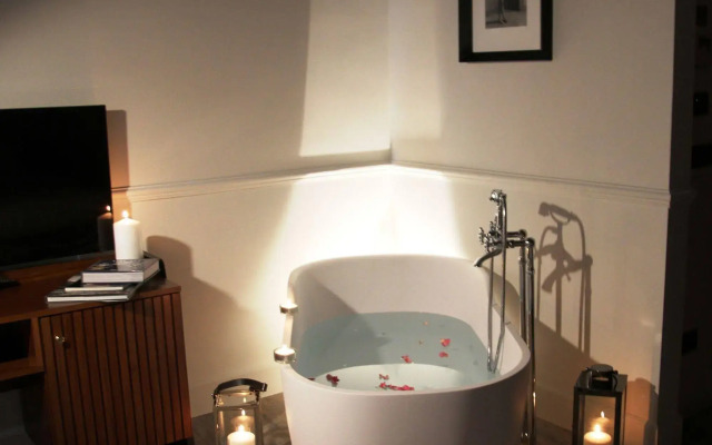 Gens Luxury Suites