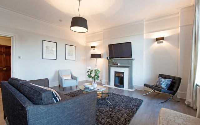 Exquisite 2 bed and bath in Kensington