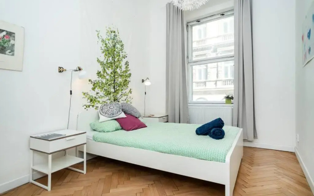 Bright, Spacious Apartment in the Historic Centre