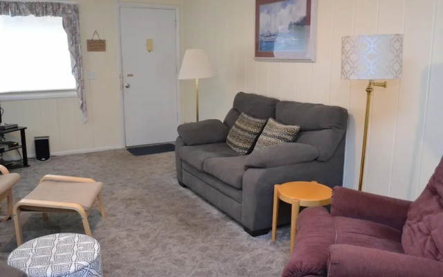 425 Beach Dr