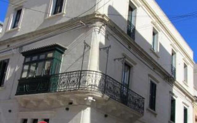 Corner Hostel Слима вид на фасад