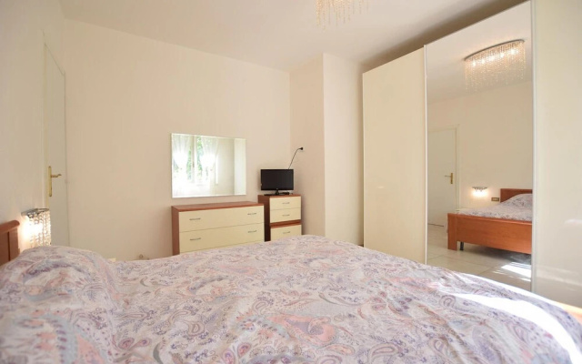 Awesome Apartment in Marina di Massa With 1 Bedrooms