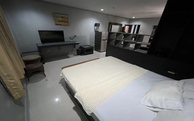 Garden Suite Hotel near Koreatown by ZUZU
