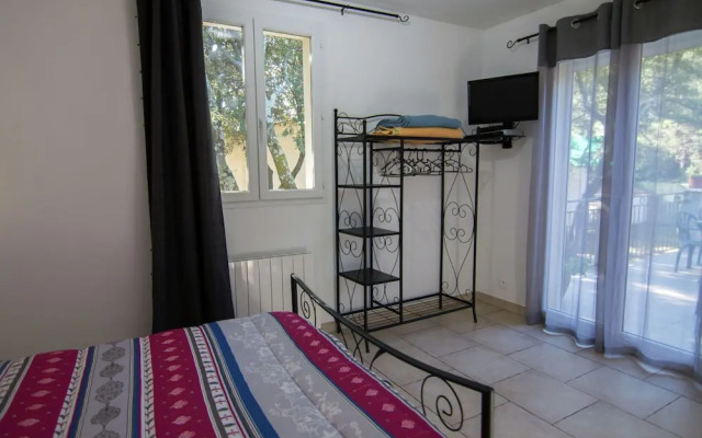 Modern Villa with Private Pool in Ledenon