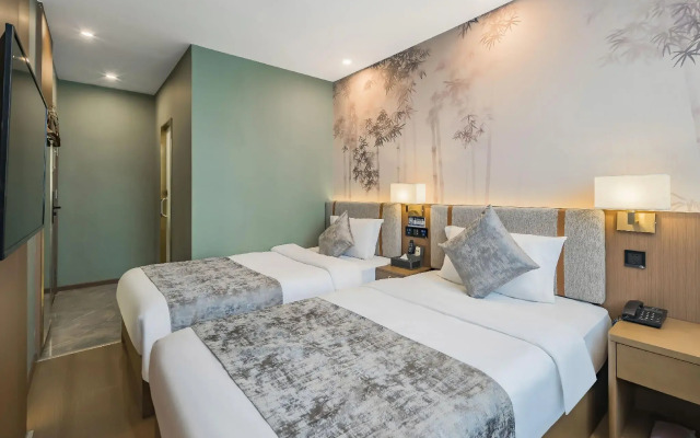 Chonpines Hotel (Beijing Wangfujing Nanluoguxiang Store)
