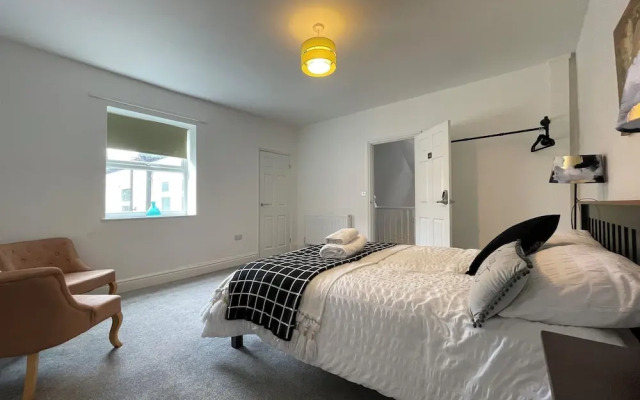 Golden Triangle Townhouse