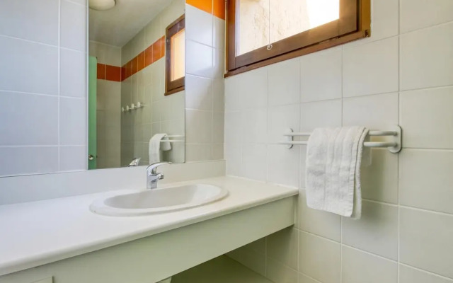 3-person Lakefront Stay in Miremont