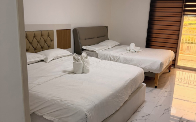 OYUSTAY Clark condo near airport casino