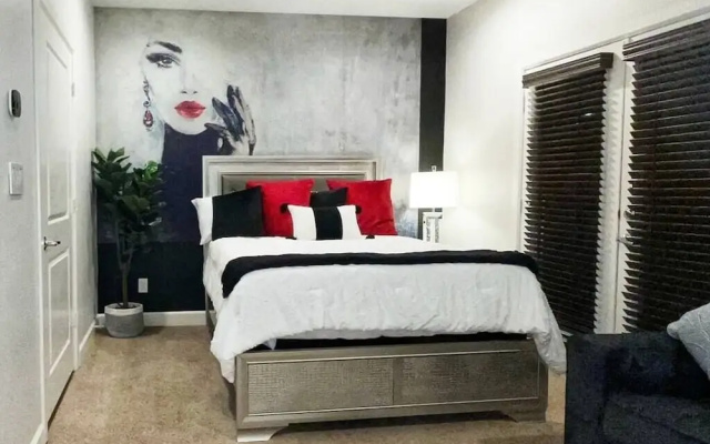 Posh Dtwn Midtown Home w Stunning Roof-topterrace
