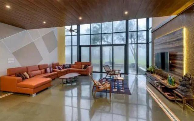 SaffronStays Falcon Hill, Lonavala - luxury villa with infinity pool near Lion's Point