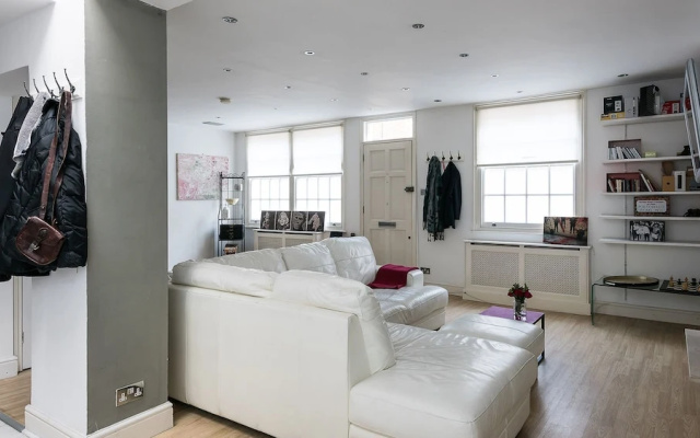 Sleek 2BR Mews House Just Off Portobello Road