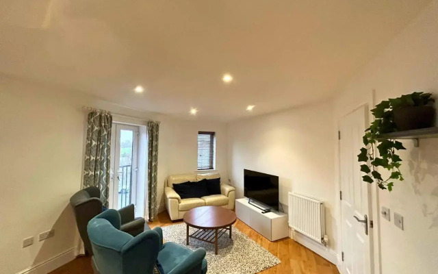 Wokingham Spectacular 2 Bedroom Penthouse