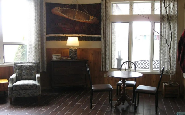 Cedar Hill Lodge