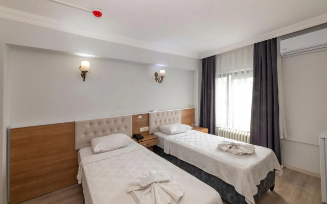Metro Hotel